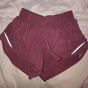 lululemon hotty hot 2.5 shorts!!